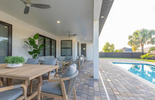 KING BED - FREE Pool Heat - 85 in TV - 4BR Villa - Foto 34
