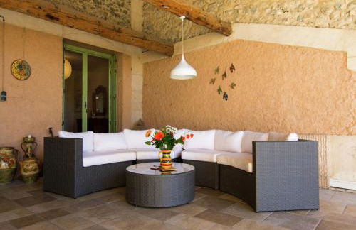 Old wine storehouse with terrace and garden - Foto 6