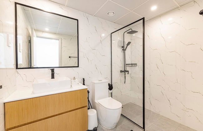 New Fully Upgraded - Central Located - Fits 6 - Photo 8