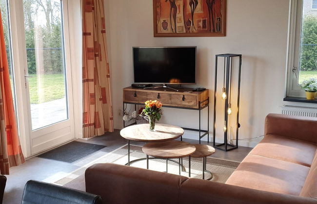 Nice Holiday Home with Sauna & Hot Tub near Wadden Sea - Foto 9