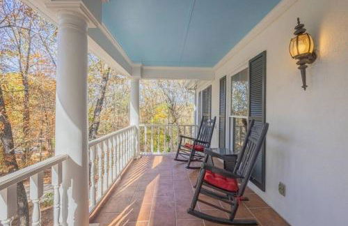 Large Luxury House, King Beds and More, Hot Tub, Theater, Fireplace, Game Room, Ping-pong, Pool Table, Air Hockey, Arcade, River, Big Kitchen, Nice Porch, Quiet, Good for Families and Large Groups, Near UGA Golf Course, Close to UGA & Stanford Stadium - Photo 43