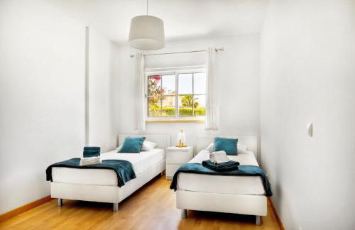 Apartamento no Condomínio Baia Village com Piscina - Foto 6