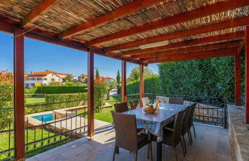 Faszinierendes Ferienhaus mit Privatpool, Volleyballfeld, Fussballplatz, Trampolin beim bekannten Radweg Parenzana - Foto 31