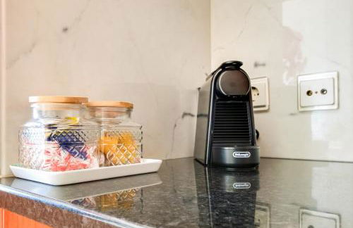 Skyview 2BR with Balcony and Garage - Foto 9