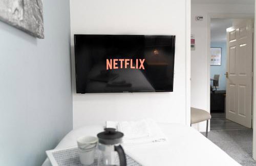 2 Bed Apt with free parking on driveway and free Wi-Fi - Photo 9