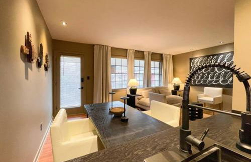 Luxury Warehouse District Condo - Foto 31