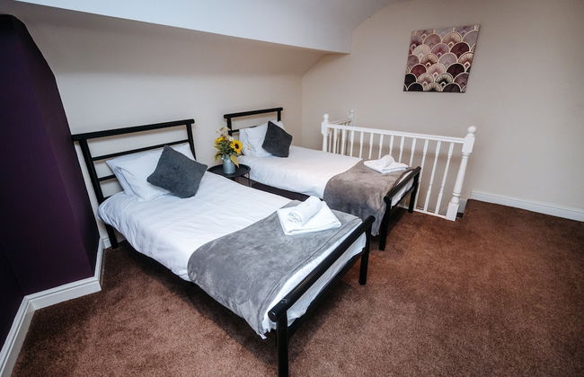 Woodhouse Lodge - Photo 2