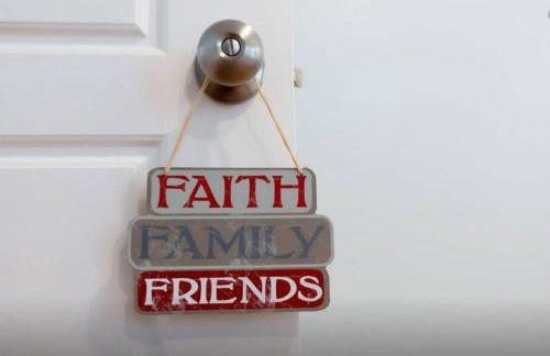 3BR Beautiful Remodeled Victorian w/ Beach Locker - Foto 49