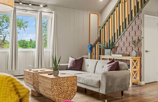 Inn the Poconos by Avantstay Private Lake Access Enclosed Hot Tub - Photo 6