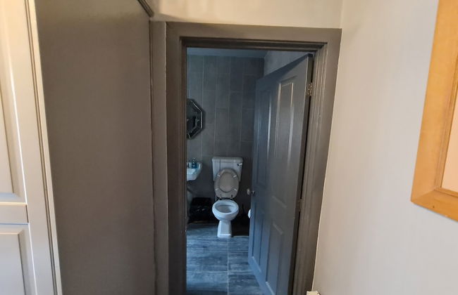 Beautifully Decorated 1-bed Apartment in Sale - Photo 13