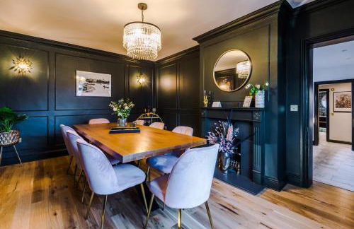 Unique 4 Bed Home in The Windsor Tapestries by Casa by Grace - Sleeps 7-9, Private Hot Tub Hire, Free Parking, Dog Friendly, Legoland, Windsor Castle - Foto 6