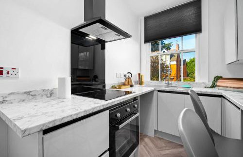 Large Modern Apartment - High-Speed WiFi - Street Parking 3BR - Foto 3