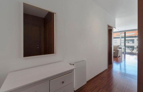 LovelyStay - Casas Brancas - Modern Apartment with Balcony & free private parking - Foto 27
