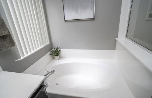 Viva Vegas Cozy 3BR Home Minutes from the Strip - Photo 25