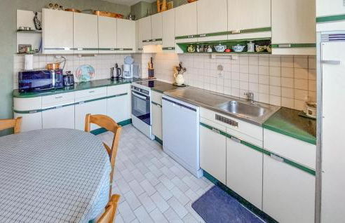 Gorgeous Apartment In Concarneau - Photo 23