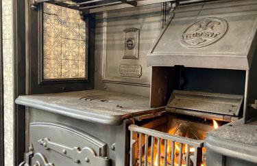 Sherlock Holmes Historic House - Photo 24