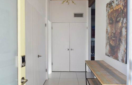 Live the Mid Mod Life at Mariposa Palms - Foto 47