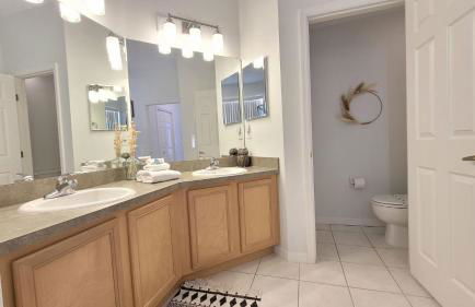 Themed kid bedrooms, 17 miles to Disney and Legoland, private pool, kitchen, wifi, washer, dryer - Foto 40