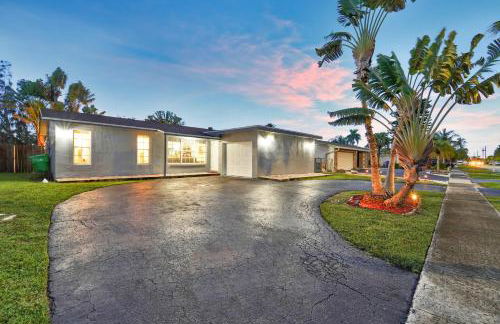 Waterfront Oasis Escape with 7 Seats Hot Tub! - Foto 52