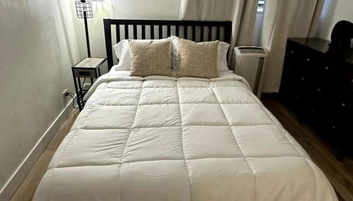 Cozy Centrally-located Condo in Honolulu - 30 day minimum stay - Photo 2