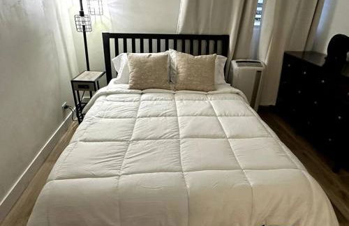 Cozy Centrally-located Condo in Honolulu - 30 day minimum stay - Photo 2