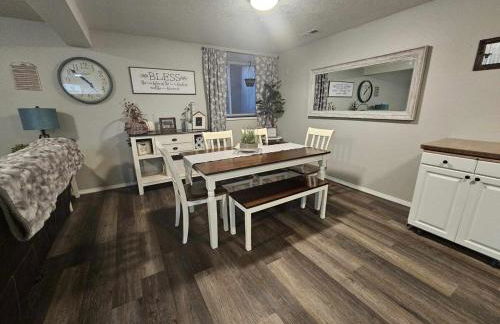 Centrally Located 1500 SqFt Private Guest Suite with Hot Tub - Foto 21