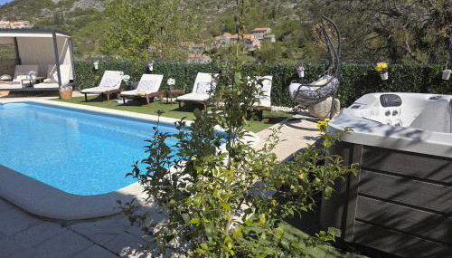 Villa Ivona with swimming pool and jacuzzi - Foto 5, sunbed