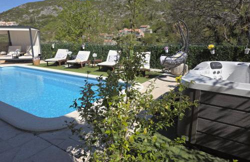 Villa Ivona with swimming pool and jacuzzi - Photo 5