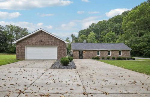 Rose Porch, Historic home on acre lot 25 min from Nashville - Photo 11