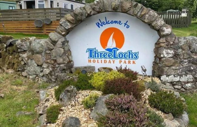 3 Bedrooms Loch Views Heated Pool Close To Beaches - Photo 40