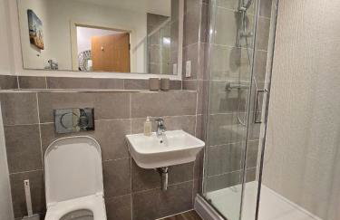 Contemporary 2-bedroom apartment with free gated parking, 2 bathrooms - for families, contractors, travellers for business and leisure - Photo 26