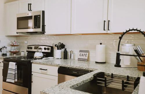 The White House, A Unique ABQ Stay in Central Location near Uptown - Foto 73