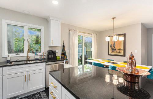 ATLAS - Whole House - 5BR 2BA - Hot Tub - Game Rooms - Theater - Fenced Backyard - Foto 16