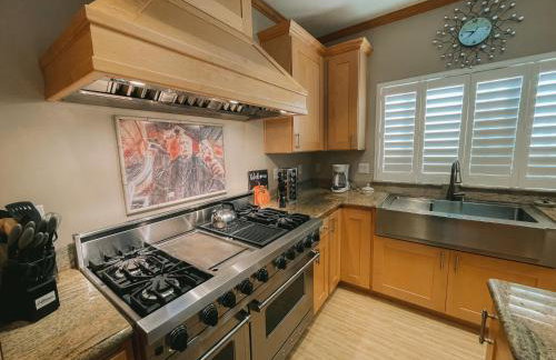 2 min walk to beach! Large Home! Rooftop Deck! - Foto 10