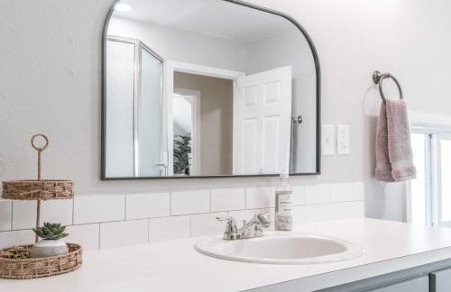 5 Bedroom House Cheerful Bungalow with AC Pet Friendly - Foto 41