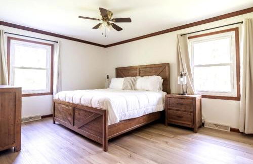 100 Acre Red Brick Ranch Hocking Hills Cabin Hot Tub 12 - Foto 37