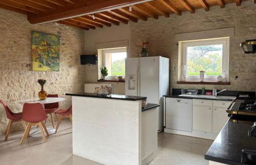 Le So Art, grande maison 4 chambres, terrain de pétanque, grand jardin clos, flipper, babyfoot, jeux Arcade, ping pong,1 km mer, proche golf, Port en Bessin, Bayeux et plages du débarquement, adaptée enfants - Foto 5