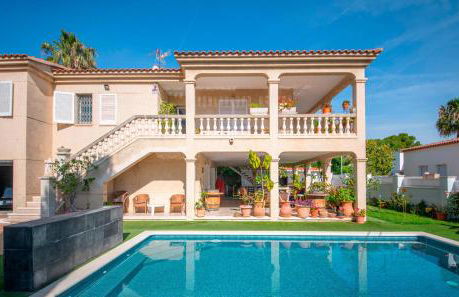 R153 - Espaciosa Villa con Piscina Privada en Coma - Foto 2