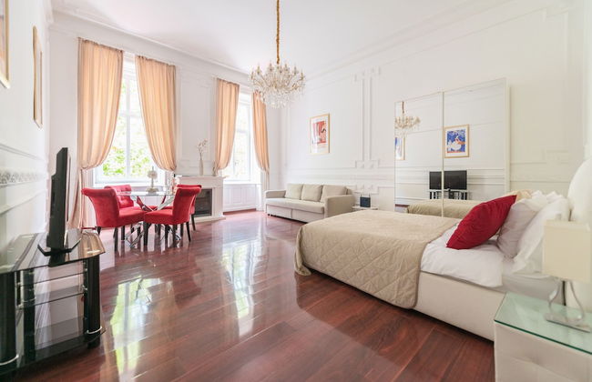 Music Academy Suite Café Vian Apartman Kft - Photo 1