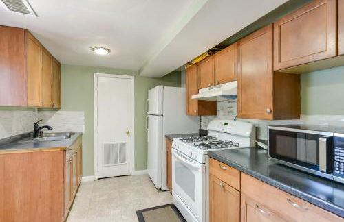 District Heights Apartment with Patio and Seating - Foto 8