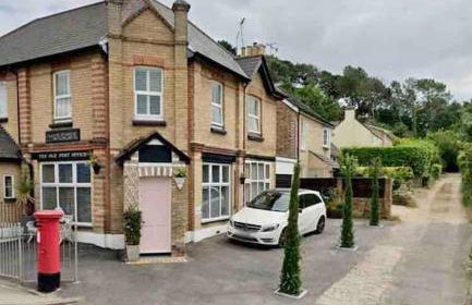 Lilliput Hideaway 5 mins from Sandbanks Beach - Photo 23