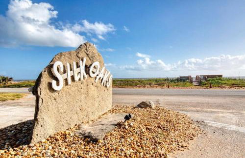 Oceanfront Elysium with a pool - Photo 38