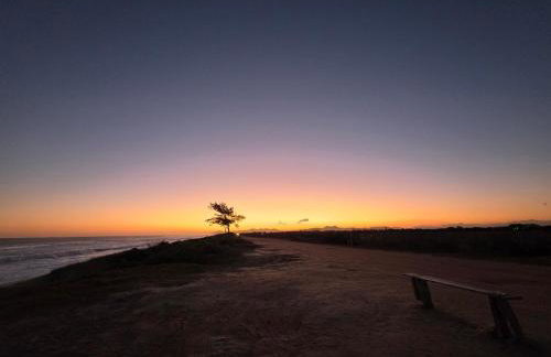 Solaris Beach House - Espaçosa e perto de tudo - Foto 20