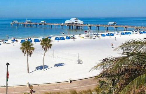 Luxury Waterfront Penthouse with Amenities and Services - Foto 8