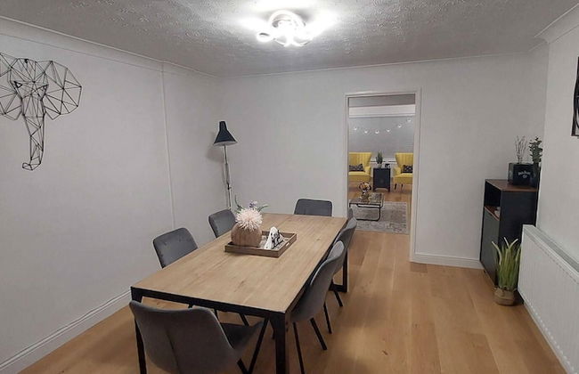 Luxury 5 Bedroom 2 BA House with Parking - Foto 15