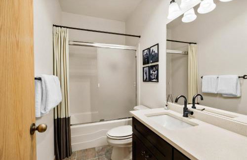 Treehouse Cabin Hot Tub Sauna Game Room - Foto 54