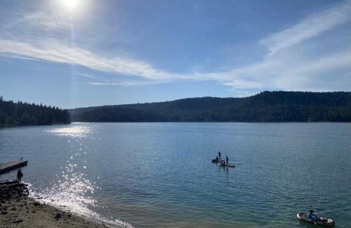 Lake retreat Nevada city cabin - Photo 17