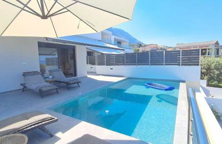 Central location for 6 or 8 guests, 3 bathrooms & private pool - Foto 2