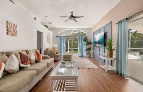 Modern Retreat Pool and Game Room - Foto 23