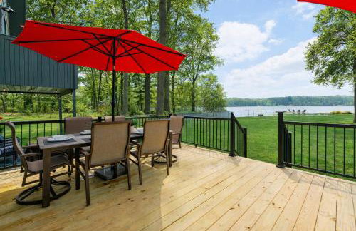 Lakefront Retreat with Views and Decks and Fire Pit - Foto 37